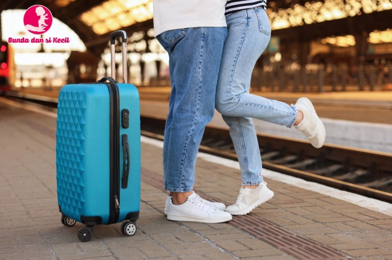 Pejuang Long Distance Marriage: Kisah Perjuangan Ibu Tangguh di Balik Jarak